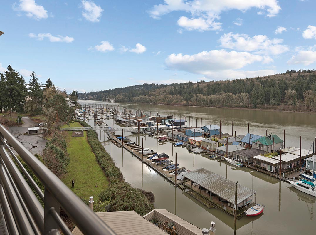 Sellwood Riverfront Penthouse with Expansive Views